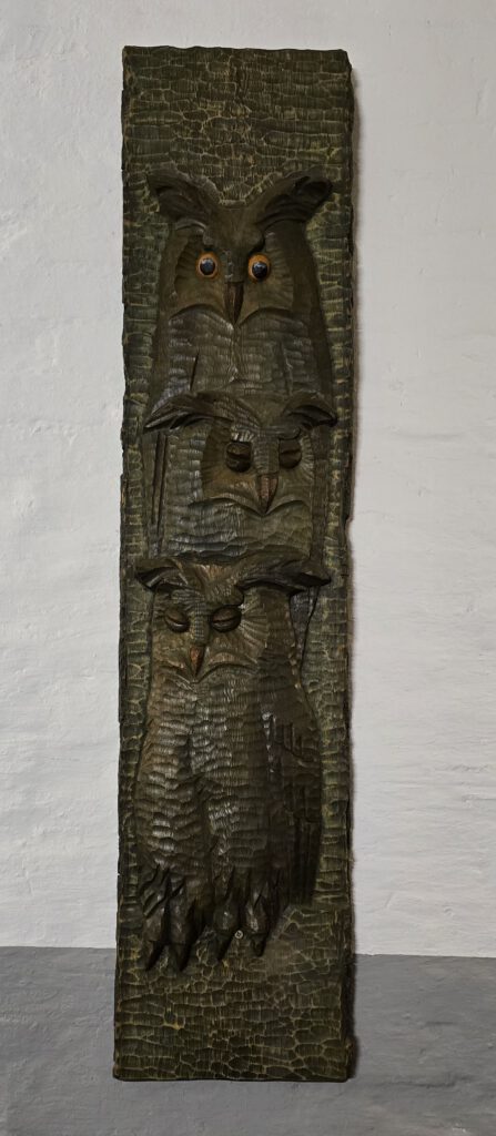 geschnitztes Holzrelief aus Eichenholz